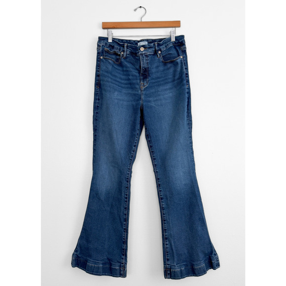 Good American Good Legs Flare Jeans in BBLUE305 Medium Wash (14 or 32) - Picture 2 of 9